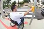 A tecnologia permite uma travessia mais segura ao pedestre com deficiência visual e maior consciência aos motoristas.