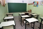 Foto mostra como ficaram as salas de aula com o novo piso