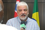 Câmara contempla professor Caixeta Filho pelo lançamento de livro
