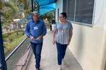 Diretora de escola mostra demandas ao vereador