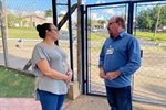 Diretora de escola mostra demandas ao vereador