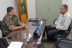 Vereador Thiago Ribeiro foi recebido na sala do sargento Felipe Silva Carvalho, que é chefe de instrução da unidade