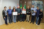 Honraria foi entregue em cerimônia na tarde desta quinta-feira (31) na Sala de Reuniões da Presidência da Câmara Municipal de Piracicaba