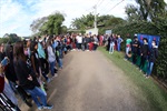 Autoridades, escolares e comunidade se integram em plantio na Itaiçaba