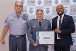 Da esquerda para a direita: Coronel Willians de Cerqueira Leite Martins, cabo Nelson Moraes Souza Júnior e Acácio Godoy