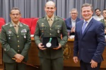 Homenagens a oficiais marcaram a celebração do Dia do Exército