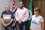 Entrega da moção de aplausos em reconhecimento aos 20 anos de trabalho da Vaccip aconteceu na Sala da Presidência da Câmara Municipal de Piracicaba