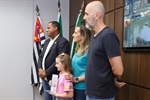 Entrega de moção de aplausos a Carolina Spruck