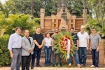 Durante o evento, os presentes depositaram coroas de flores nos túmulos dos Voluntários de 1932 (Revolução Constitucionalista) e do presidente Prudente de Moraes.