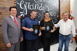 Câmara reconhece mérito de casal na consolidação de empreendimento