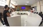 Com licitação finalizada, secretário apresentou kits de uniformes para a comissão
