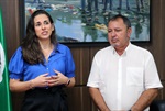 Entrega do Voto de Congratulações ocorreu na manhã desta quinta-feira (30)