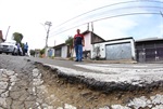 Ruas esburacadas comprometem as regiões do Santo Antonio e São Jorge
