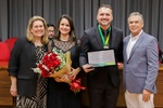 “Quem trata sou eu, mas quem cura é Deus”, diz o cirurgião oncologista Leandro Otávio Sacchetin homenageado com medalha de mérito