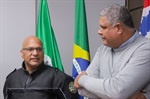 Entrega do Voto de Congratulações proposto por meio do requerimento 476/23 foi entregue nesta sexta (16), na Sala da Presidência da Câmara 