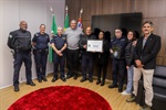 Entrega do Voto de Congratulações proposto por meio do requerimento 476/23 foi entregue nesta sexta (16), na Sala da Presidência da Câmara 