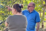 Vereador acompanha serviço de limpeza no córrego das Ondas