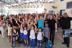 Entrega de uniformes às escolas municipais ocorreu neste sábado (12)