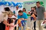 Entrega de uniformes às escolas municipais ocorreu neste sábado (12)