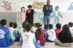 Entrega dos votos de congratulações aconteceu no pátio da Escola Municipal Joaquim Carlos Alexandrino de Souza