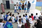 Entrega dos votos de congratulações aconteceu no pátio da Escola Municipal Joaquim Carlos Alexandrino de Souza
