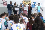 Entrega dos votos de congratulações aconteceu no pátio da Escola Municipal Joaquim Carlos Alexandrino de Souza