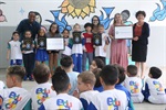 Entrega dos votos de congratulações aconteceu no pátio da Escola Municipal Joaquim Carlos Alexandrino de Souza