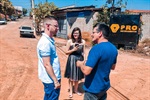 Gustavo Pompeo acompanhou, nesta quinta-feira (21), as obras iniciadas nesta semana na rua dos Pinheiros, no Bosques do Lenheiro