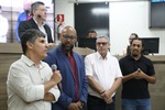 A entrega da moção de aplausos 139/2023 aconteceu no plenário "Francisco Antonio Coelho", durante a 53ª Reunião Ordinária de 2023
