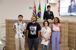 Entrega da moção aconteceu na noite desta quinta-feira (9), no Plenário "Francisco Antonio Coelho", na 27ª Reunião Ordinária