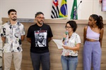 Entrega da moção aconteceu na noite desta quinta-feira (9), no Plenário "Francisco Antonio Coelho", na 27ª Reunião Ordinária