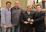 Trevisan Jr. homenageia o GOE, da Polícia Civil