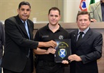 Trevisan Jr. homenageia o GOE, da Polícia Civil