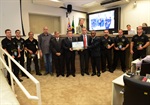 Trevisan Jr. homenageia o GOE, da Polícia Civil