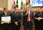 Trevisan Jr. homenageia o GOE, da Polícia Civil