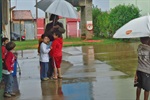 Equipe do parlamentar registrou dificuldades dos alunos em período de chuva