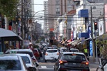 Rua Governador Pedro de Toledo (antiga rua do Comércio) em dezembro de 2023