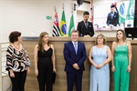 Diretora da escola, Adriana Cristina Peixe Frias, vice-diretora, Patrícia Cavazani Furlan, e coordenadoras Selma Bugno Foltran e Alessandra Grechi Lopes receberam a homenagem