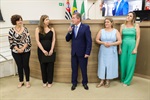 Diretora da escola, Adriana Cristina Peixe Frias, vice-diretora, Patrícia Cavazani Furlan, e coordenadoras Selma Bugno Foltran e Alessandra Grechi Lopes receberam a homenagem