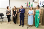 Diretora da escola, Adriana Cristina Peixe Frias, vice-diretora, Patrícia Cavazani Furlan, e coordenadoras Selma Bugno Foltran e Alessandra Grechi Lopes receberam a homenagem