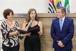 Diretora da escola, Adriana Cristina Peixe Frias, vice-diretora, Patrícia Cavazani Furlan, e coordenadoras Selma Bugno Foltran e Alessandra Grechi Lopes receberam a homenagem