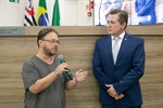 Entrega da moção aconteceu na noite desta segunda-feira (9), na 76ª Reunião Ordinária