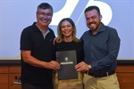 André Luis de Souza Junior e Cristiane Medeiro de Souza receberam homenagem nesta sexta-feira (13)