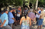 Vereador Pedro Kawai com moradores do bairro Nova Suiça