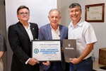 Entrega de voto de congratulações para Eacial Equipamentos e Acessórios