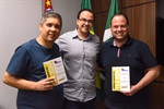  Idealizador do Projeto Samuel visita a Câmara e defende autistas