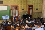 Vereador Gustavo Pompeo em palestra na Escola Estadual Sud Mennucci, nesta segunda-feira (10)