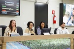 Da esquerda para a direita: Dra. Simone Raymundo de Oliveira, Silvia Morales, Dra. Thamires Santos da Silva e Fernando Whitehead