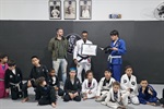 Vereador entrega moção de aplausos a atleta campeão paulista de Jiu-Jitsu