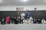 Vereador entrega moção de aplausos a atleta campeão paulista de Jiu-Jitsu